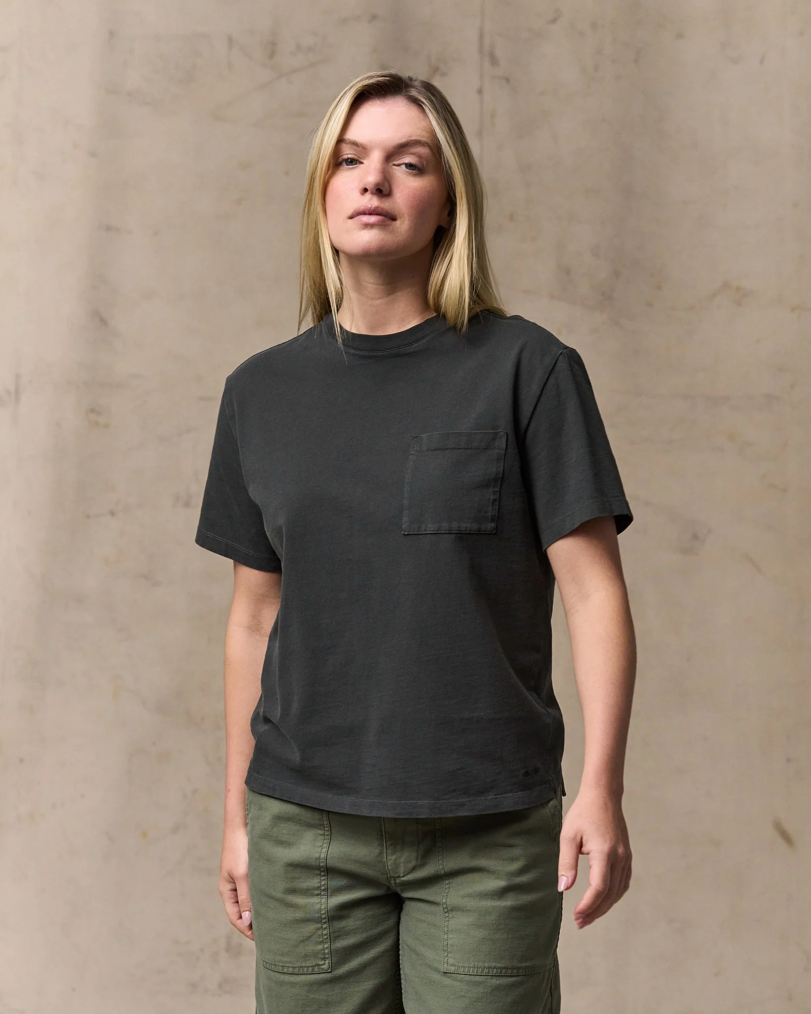 T-shirt con tasca manica corta donna